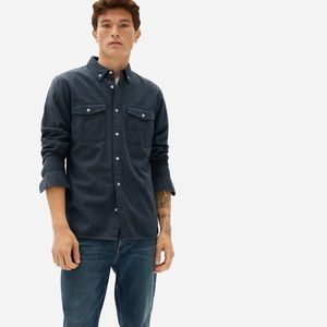 ⬇️ Everlane The Brushed Flannel Shirt in Navy